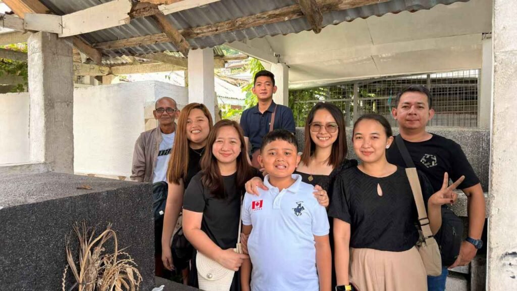 Memories of May 2 Family picture taken at my mother's resting place in Guinayangan Public Cemetery